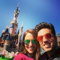 Paula Echevarría y David Bustamante celebran sus 10 años de amor en Disneyland París