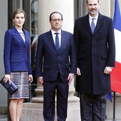 Los Reyes Felipe y Letizia con François Hollande antes de cancelar su Viaje de Estado a Francia