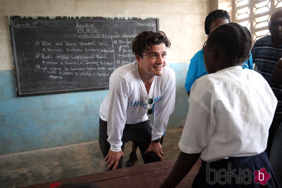 Orlando Bloom visita una escuela en Liberia como embajador de Unicef