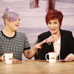 Kelly y Sharon Osbourne hablan de su reality en el programa 'The Talk'
