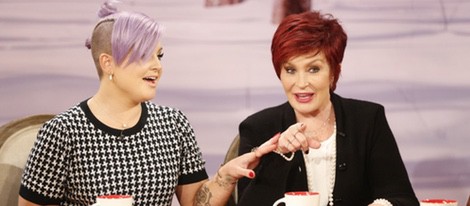 Kelly y Sharon Osbourne hablan de su reality en el programa 'The Talk'