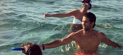 Fernando Verdasco y Ana Boyer se bañan en Miami con el perro de Enrique Iglesias