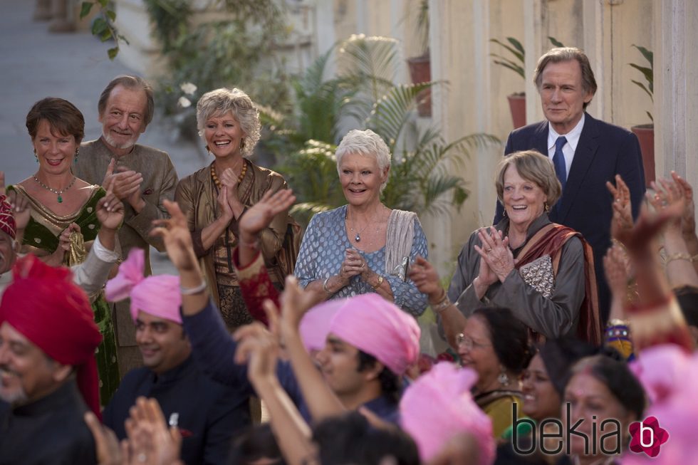 Celia Imrie, Ronald Pickup, Diana Hardcastle, Judi Dench, Maggie Smith y Bill nighy en 'El nuevo exótico Hotel Marigold'