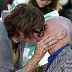 Shirley MacLaine besa en los labios a Christopher Plummer