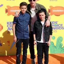 Romeo James, Brooklyn y Cruz Beckham en los Nickelodeon Kids Choice Awards 2015