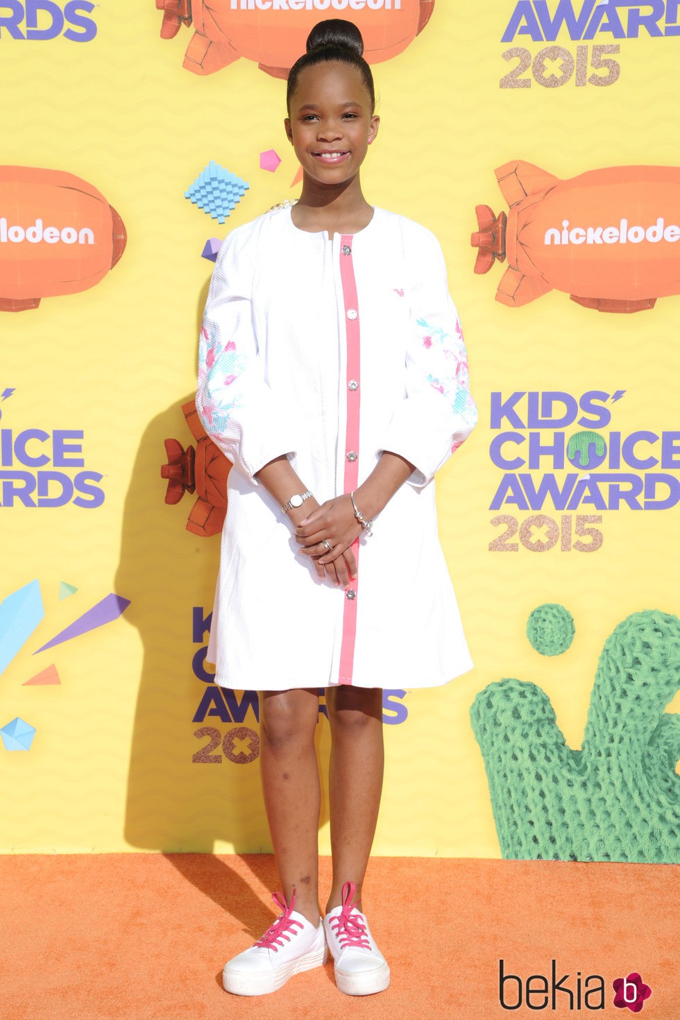 Quvenzhané Wallis en la alfombra naranja de los Nickelodeon Kids Choice Awards 2015