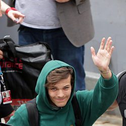 Louis Tomlinson a su llegada a Sidney para ofrecer un concierto junto a los One Direction