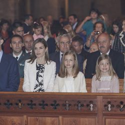 Los Reyes Felipe y Letizia, la Princesa Leonor, la Infanta Sofía y la Reina Sofía durante la Misa de Pascua 2015