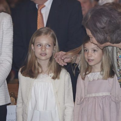 Los Reyes Felipe y Letizia y sus hijas y la Reina Sofía en la Misa de Pascua 2015