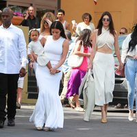 Kim y Khloé Kardashian con Kendall y Kylie Jenner en la Misa de Pascua 2015