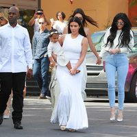 Kim Kardashian con North West en la Misa de Pascua 2015