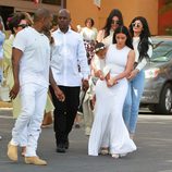 Kim Kardashian con Kanye West y North West en la Misa de Pascua 2015