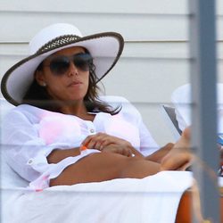 Eva Longoria muy seria durante sus vacaciones de Pascua 2015 en Miami