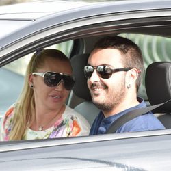 Belén Esteban con su novio Miguel en su coche tras ganar 'Gran Hermano VIP'