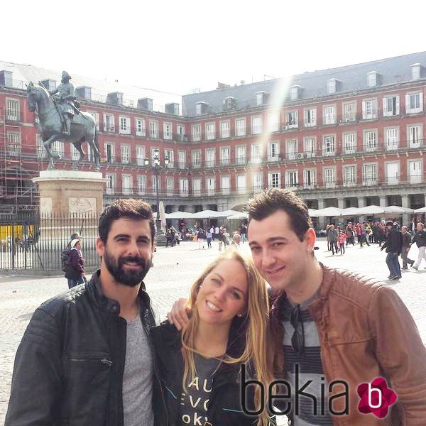 Jonathan, Yolanda y Vitín, de 'GH 15', en la Plaza Mayor de Madrid