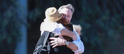 Marcia Cross dándose un abrazo con su marido Tom Mahoney
