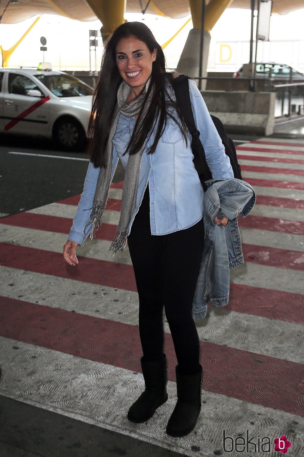 Isabel Rábago en el aeropuerto de Madrid para irse a 'Supervivientes 2015'