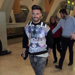 Rasel en el aeropuerto de Madrid para irse a 'Supervivientes 2015'