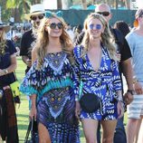 Paris y Nicky Hilton en el Festival de Coachella 2015