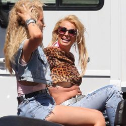 Britney Spears enseña el sujetador en la grabación de 'Pretty Girls'