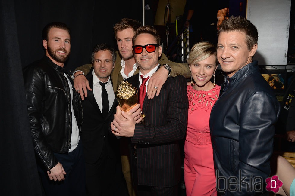 El reparto de 'Vengadores: La era de Ultrón' durante la gala de los MTV Movie Awards 2015