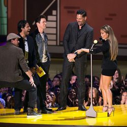 Channing Tatum marcándose un baile en el escenario en los 'MTV Movie Awards' 2015