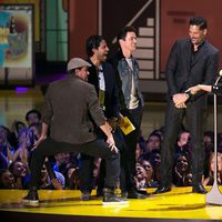 Channing Tatum marcándose un baile en el escenario en los 'MTV Movie Awards' 2015