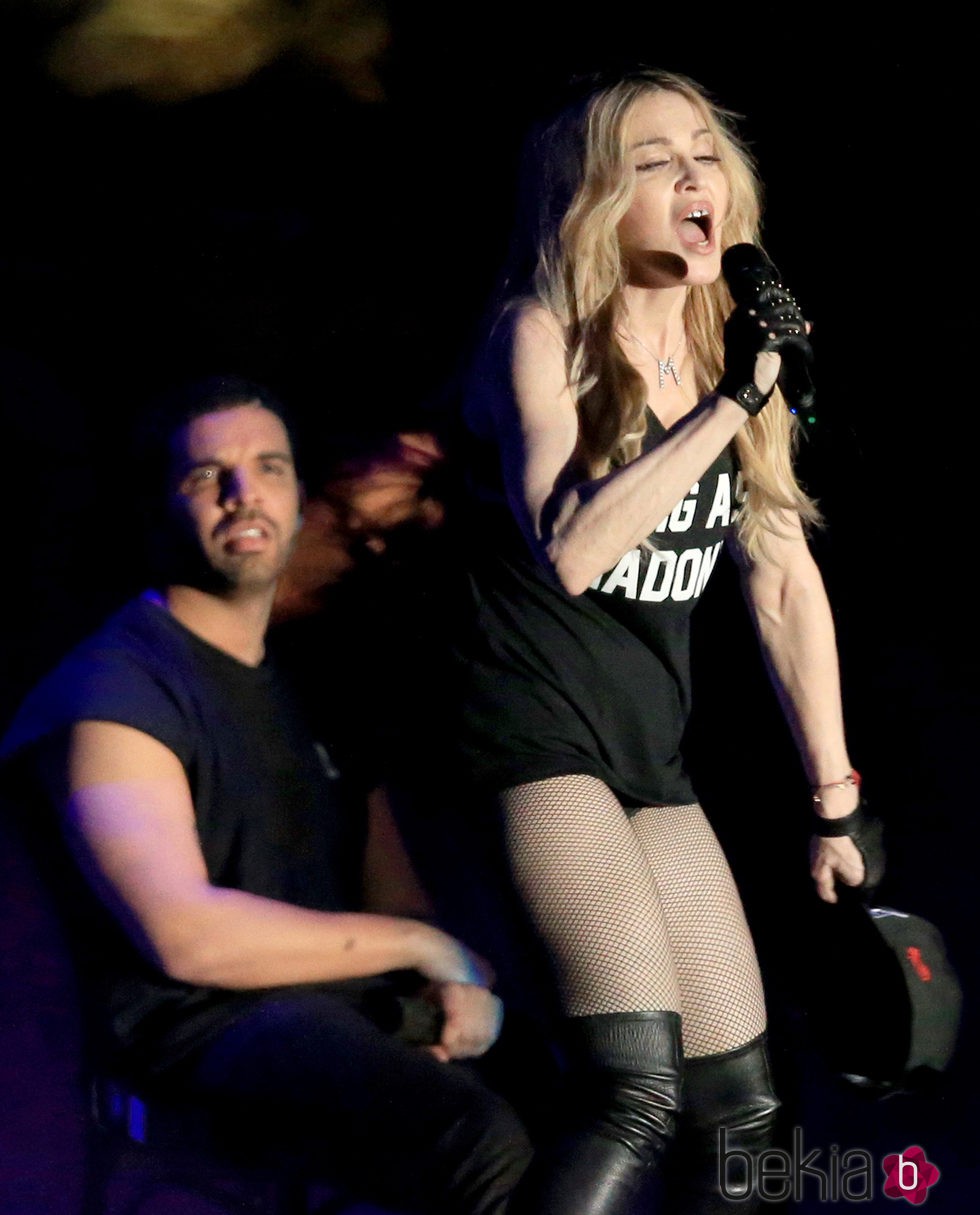 Madonna y Drake cantando en un concierto en el Festival de Coachella 2015