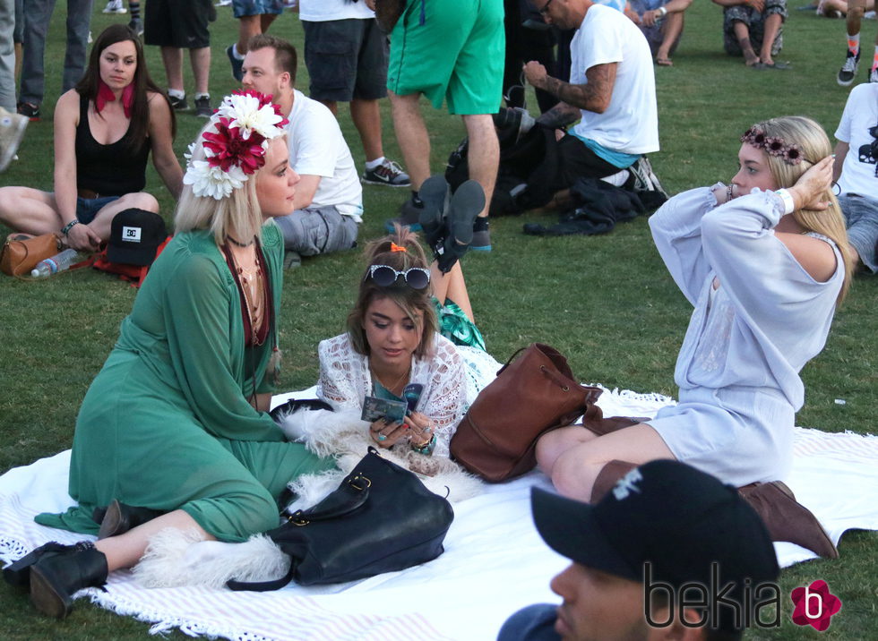 Sarah Hyland y sus amigas en el Festival de Coachella 2015