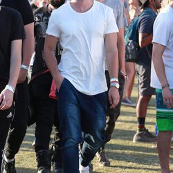 Patrick Schwarzenegger paseando tranquilamente en el Festival de Coachella 2015