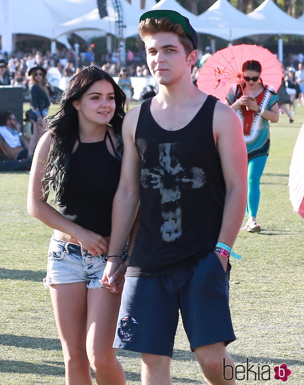 Ariel Winter y su novio Laurent Claude en el Festival de Coachella 2015