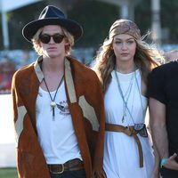 Cody Simpson y Gigi Hadid, juntos en el Festival de Coachella 2015