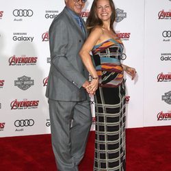 Robert Downey Jr. y su mujer Susan en el estreno de 'Los vengadores: la era de Ultron' en Los Angeles