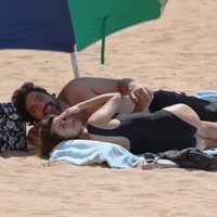 Penélope Cruz y Javier Bardem durante un día de playa en Hawai