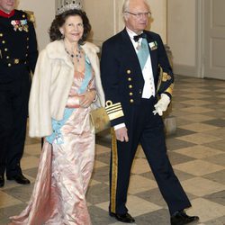 Carlos Gustavo y Silvia de Suecia en el 75 cumpleaños de Margarita de Dinamarca