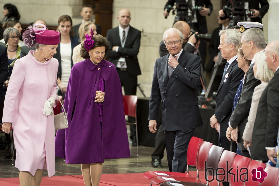Los Reyes de Suecia y Benedicta de Dinamarca en el 75 cumpleaños de Margarita de Dinamarca