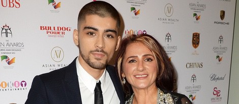 Zayn Malik y su madre en los Asian Awards 2015