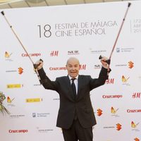 Antonio Resines y sus muletas en la inauguración del Festival de Málaga 2015