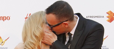 Risto Mejide y Carla Nieto, un beso de película en la alfombra roja del Festival de Cine de Málaga
