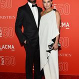 Armie Hammer y Elizabeth Chambers en la gala del 50 aniversario del LACMA