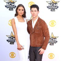 Nick Jonas y Olivia Culpo en los ACM Awards 2015