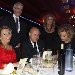 Carmen Borrego, José Carlos Bernal, Terelu Campos, José Valenciano y María Teresa Campos en los Premios Sancho Panza 2015