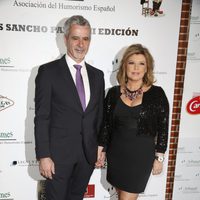 Terelu Campos y José Valenciano a su llegada a los Premios Sancho Panza 2015