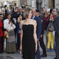 La Reina Letizia estrena nuevo look en los Premios Woman 2015