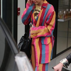 Miley Cyrus saliendo de Chanel después de su ruptura con Patrick Schwarzenegger