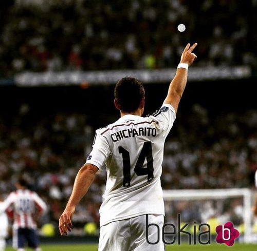 Chicharito celebrando el gol de la victoria del Real Madrid frente al Atlético de Madrid