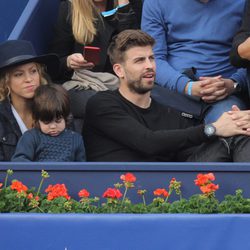 Gerard Piqué y Shakira con su hijo Milan en la final del Torneo Conde Godó 2015
