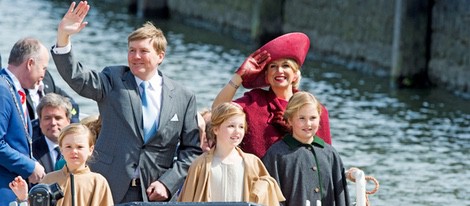 Los Reyes Guillermo Alejandro y Máxima de Holanda con sus hijas en el Día del Rey 2015
