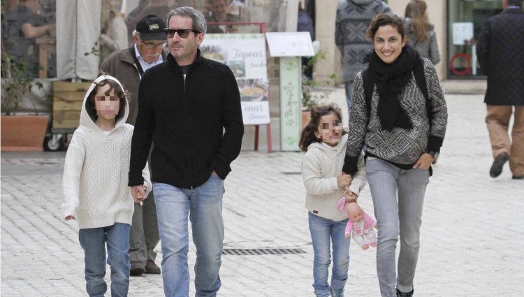 Toni Acosta y Jacobo Martos con sus hijos Nicolás y Julia