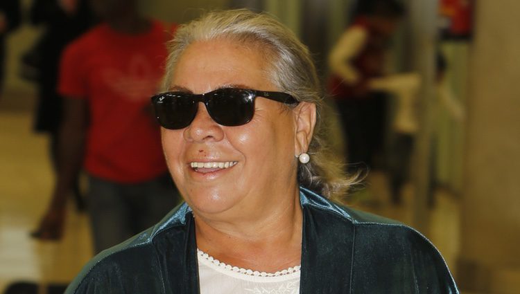 Carmen Gahona en el aeropuerto de Madrid a su vuelta de 'Supervivientes 2015'